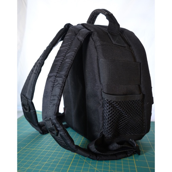 Tamrac black camera backpack - Picture 4 of 6